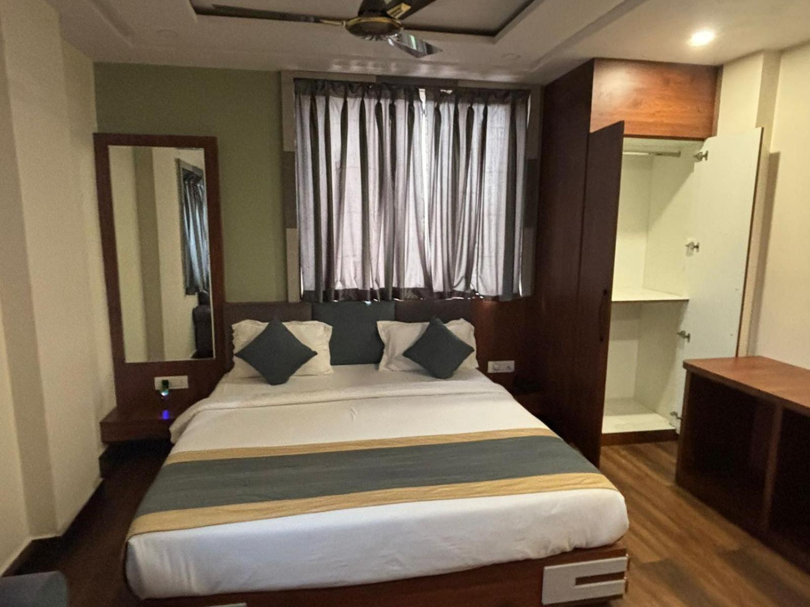 Hotel Omkareshwar Inn Deoghar Esterno foto