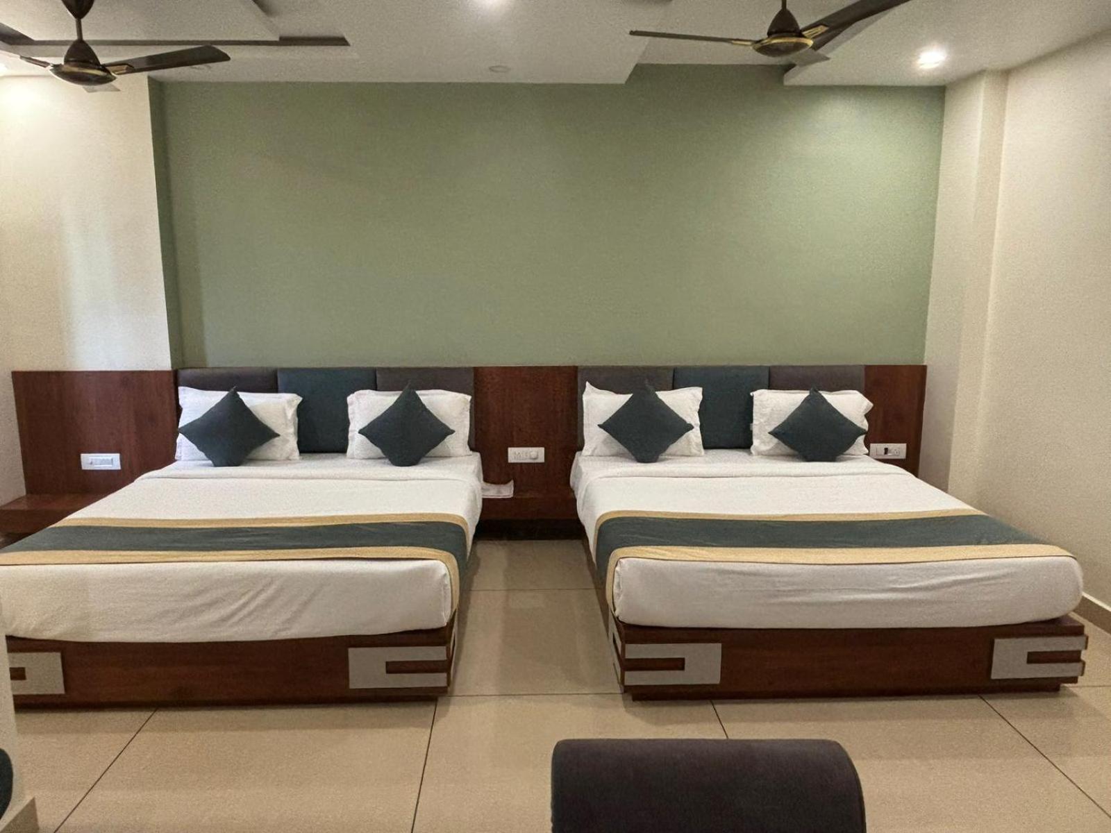 Hotel Omkareshwar Inn Deoghar Esterno foto