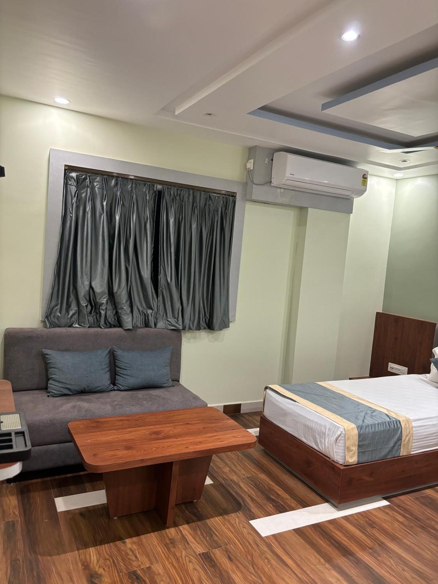 Hotel Omkareshwar Inn Deoghar Esterno foto