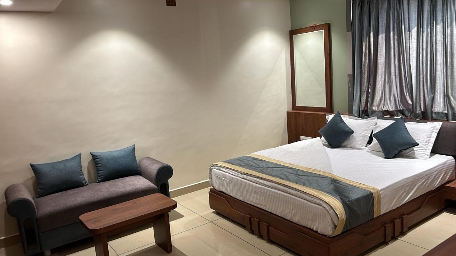 Hotel Omkareshwar Inn Deoghar Esterno foto